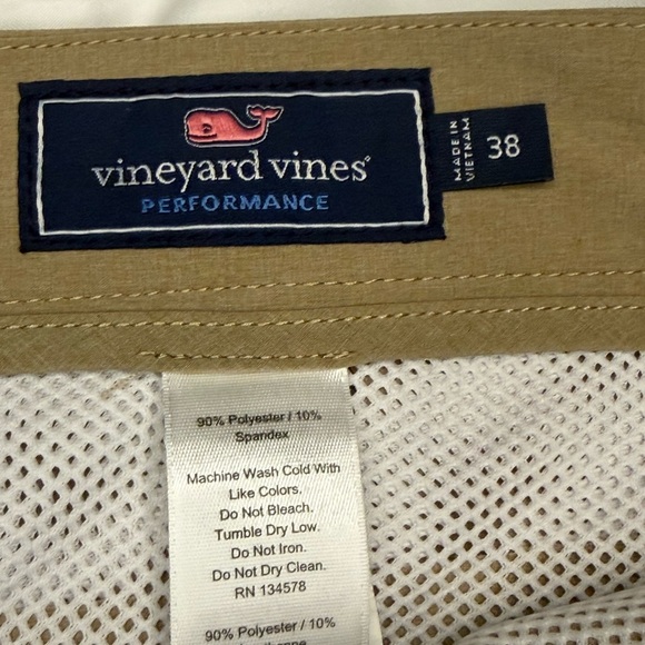 Vineyard Vines Men's Khaki Flat Front Shorts - Picture 2 of 4
